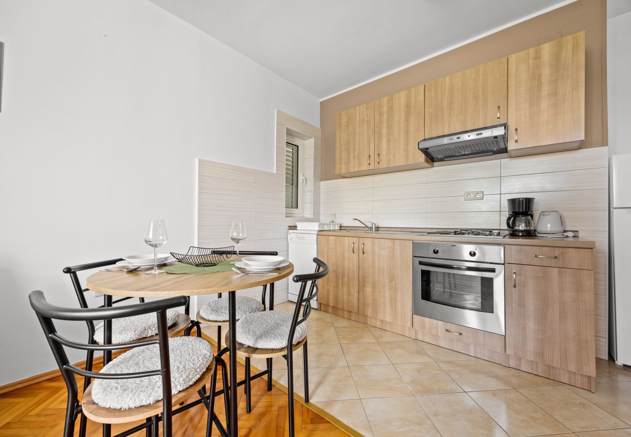 Apartment in Supetarska Draga - Apartment Nikolina 3 with Sea View