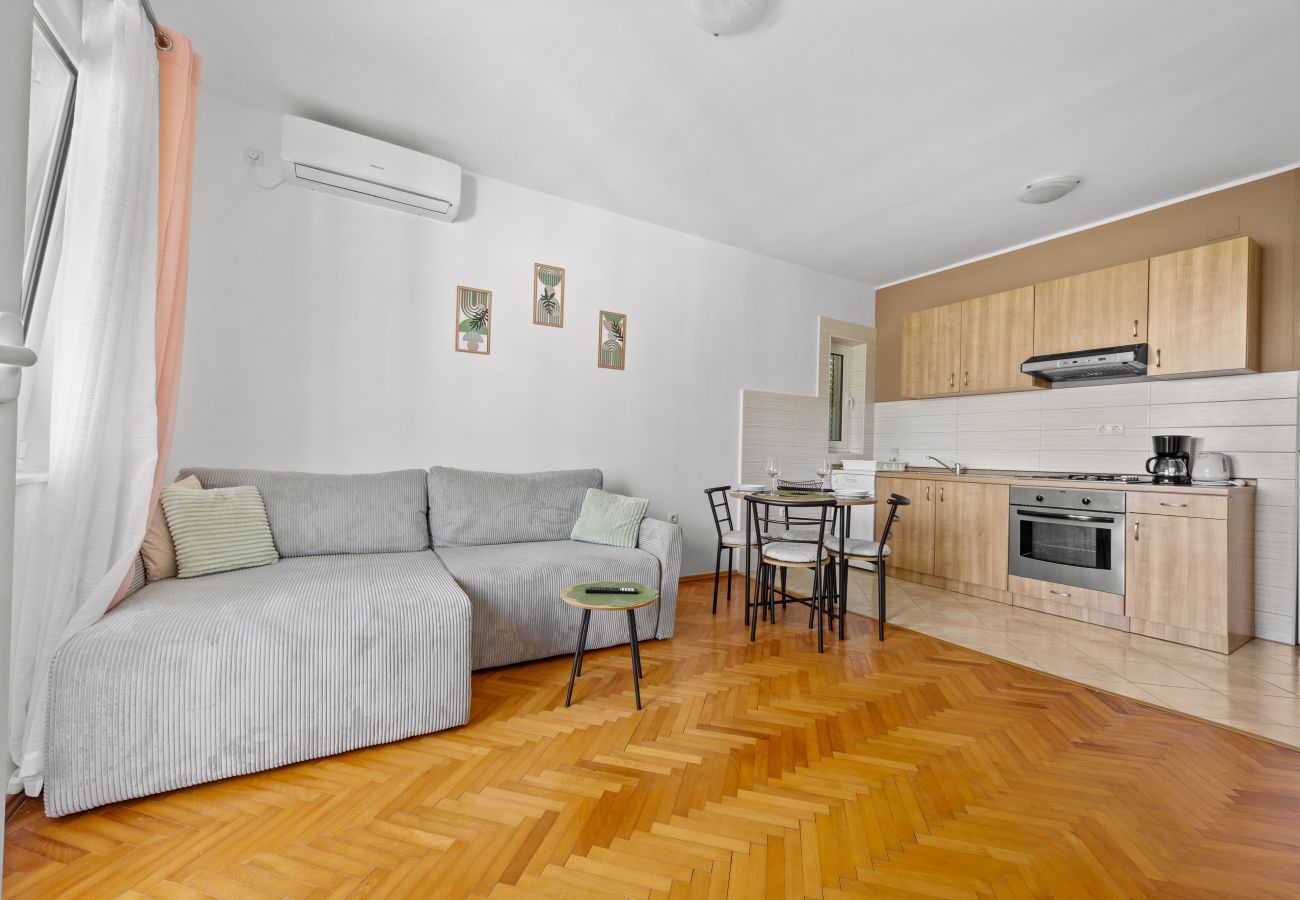 Apartment in Supetarska Draga - Apartment Nikolina 3 with Sea View