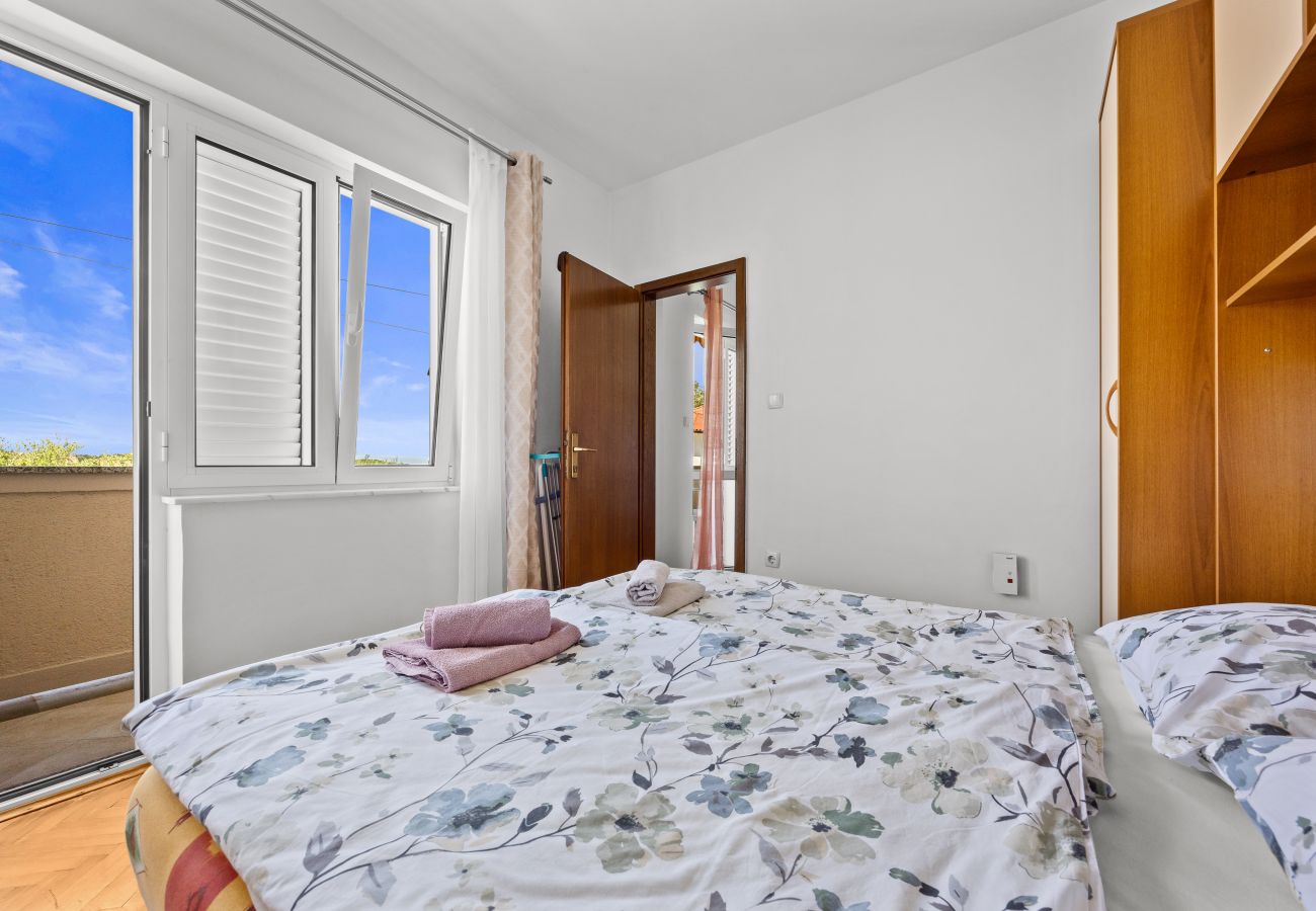 Apartment in Supetarska Draga - Apartment Nikolina 3 with Sea View