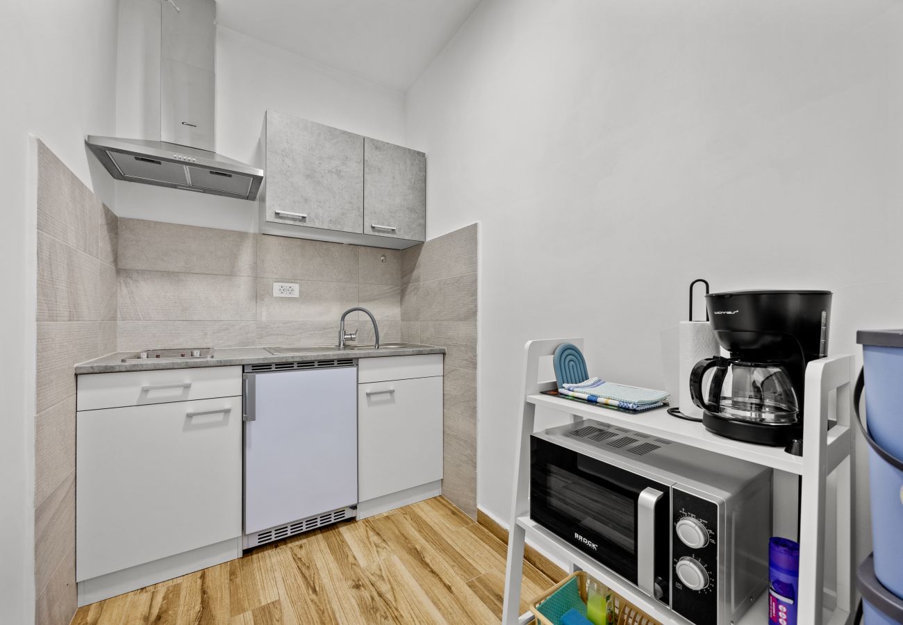 Apartment in Supetarska Draga - Apartment Nikolina 4 with Sea View