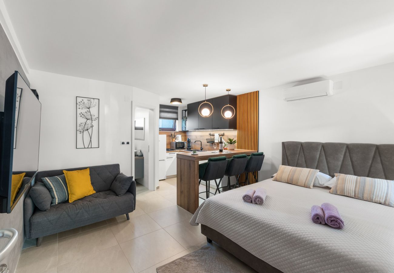 Studio in Funtana - Sea Breeze Funtana Studio Apartment A10