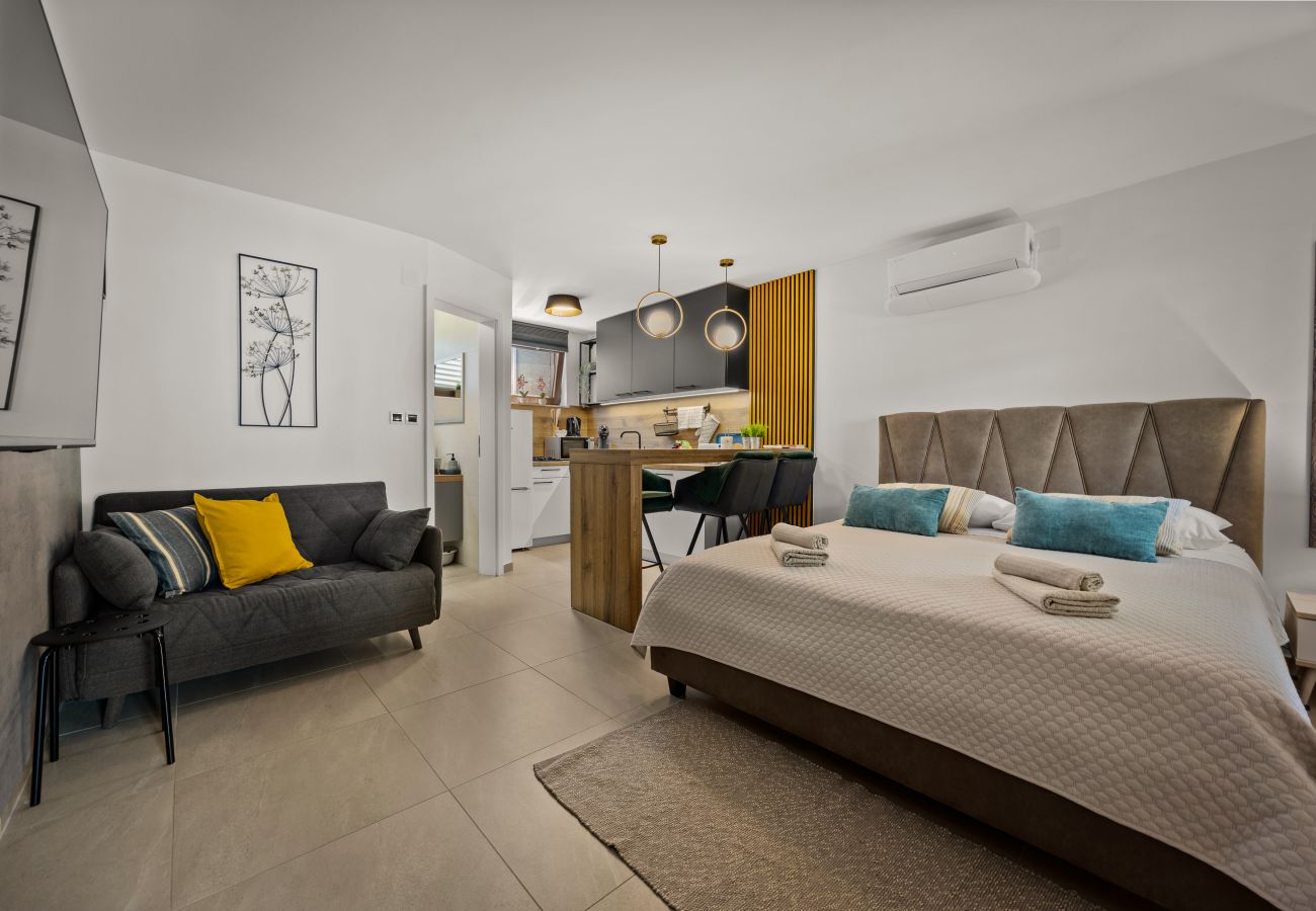 Studio in Funtana - Sea Breeze Funtana Studio Apartment A10