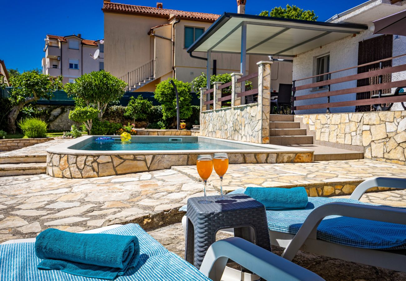 Apartment in Ližnjan - Pool Apartment Franko 1 - Shared Pool