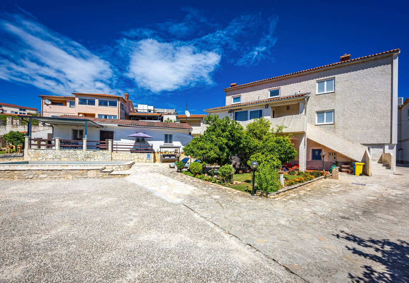 Apartment in Ližnjan - Pool Apartment Franko 1 - Shared Pool