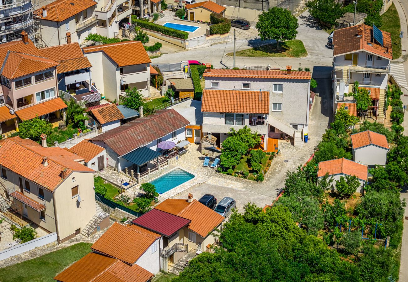 Apartment in Ližnjan - Pool Apartment Franko 2 - Shared Pool