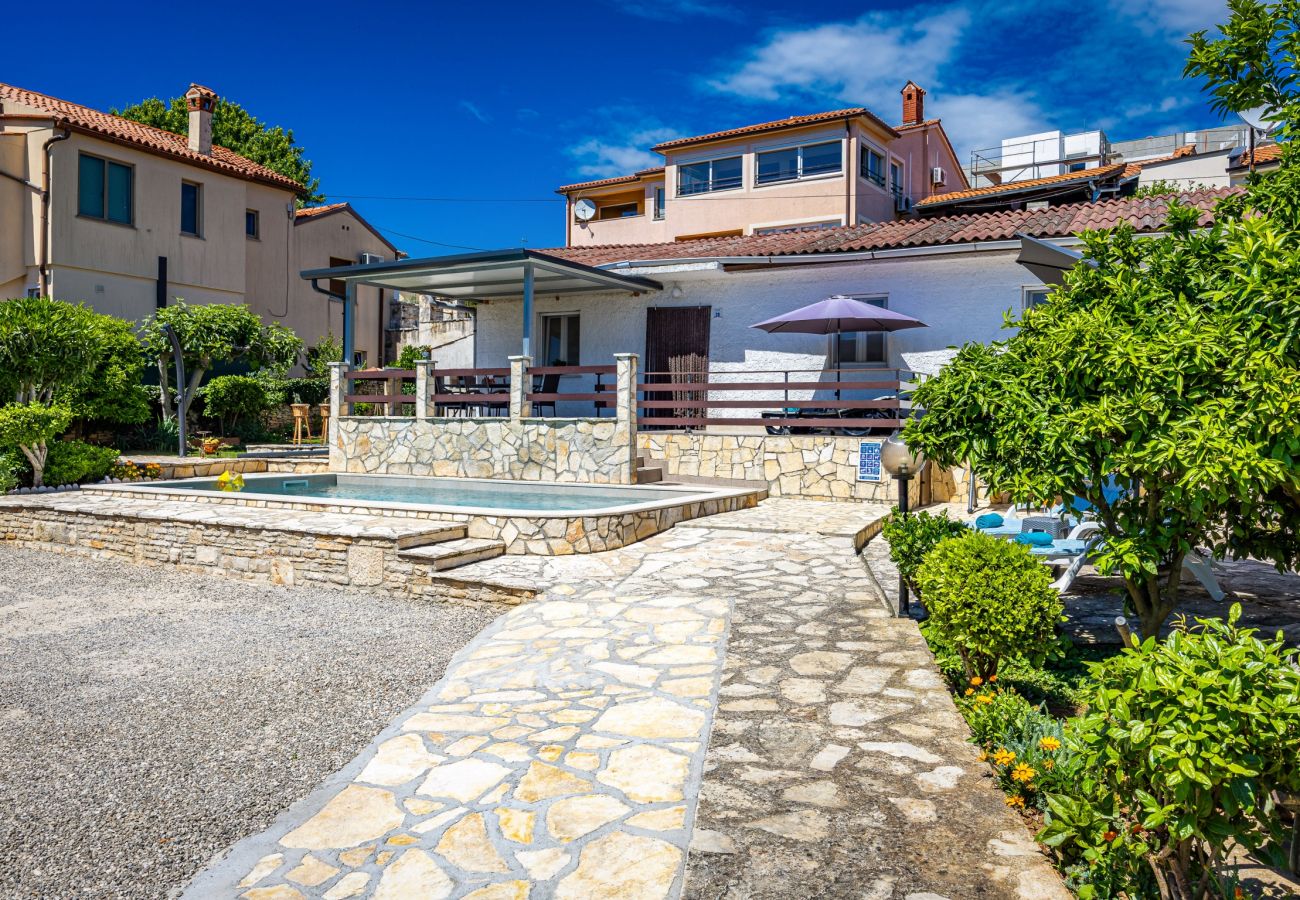 Apartment in Ližnjan - Pool Apartment Franko 2 - Shared Pool