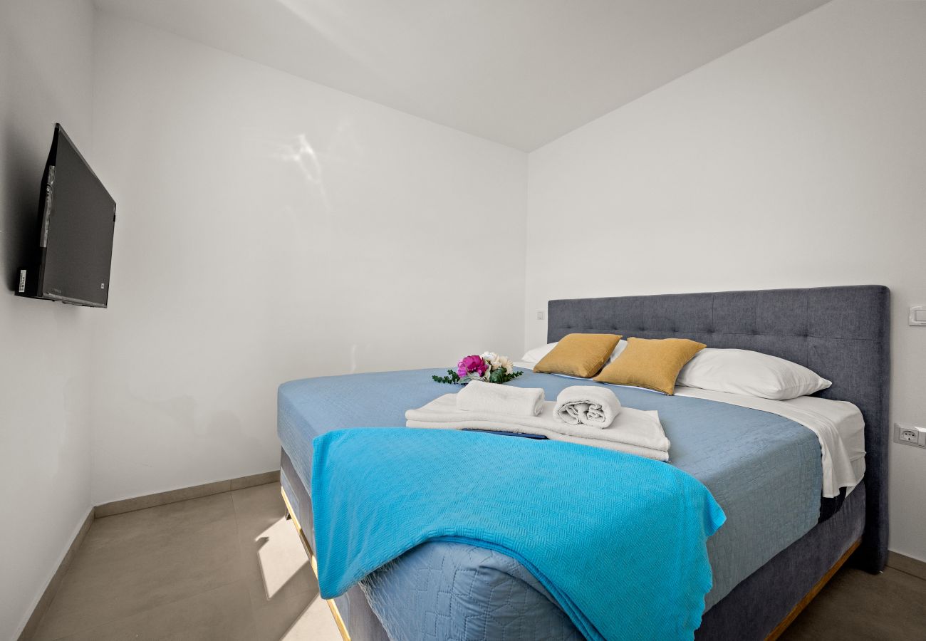Studio in Petrcane - Beachfront Villa Nela - One bedroom apartment 13